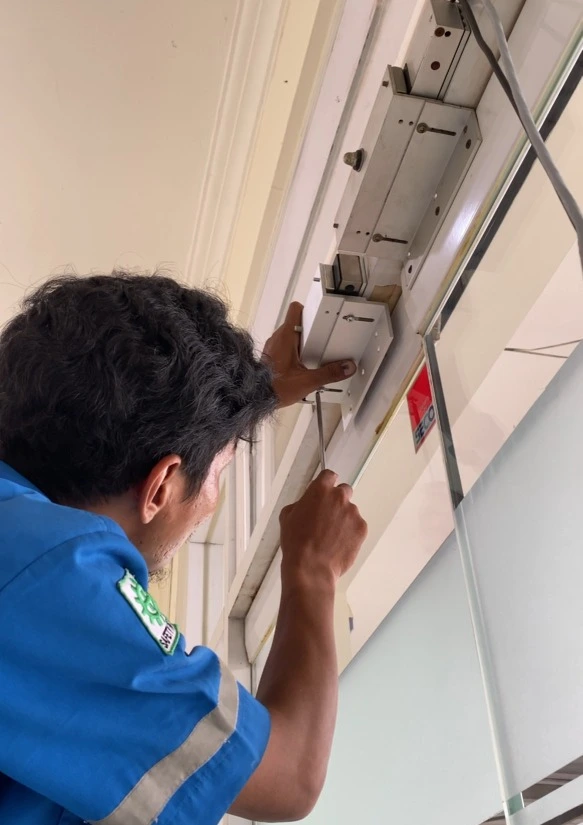 Pemasangan magnetic lock Access Control